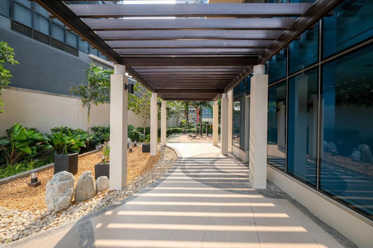 Modern 1Br In Uptown Bgc Aparthotel Taguig Exterior photo